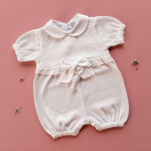 Pagliaccetto latte con fiocco in tessuto