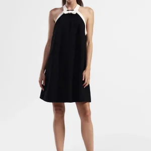 Abito corto a collo halter