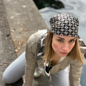 Foulard cm 90x90 Pura Seta disegno geometrico nero Cod 540