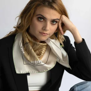 Foulard in Pura Seta cm 70x70 disegno bio fiore color oro Cod 562