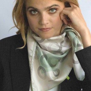 Foulard in Pura Seta cm 70x70 disegno bio anelli color salvia Cod 564