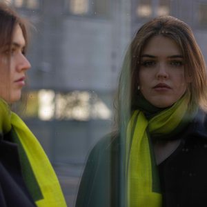 Stola in pura lana disegno sfumato colore verde Cod 869