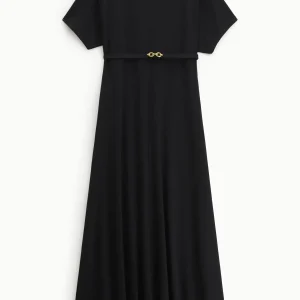 Abito lungo con cintura e maniche